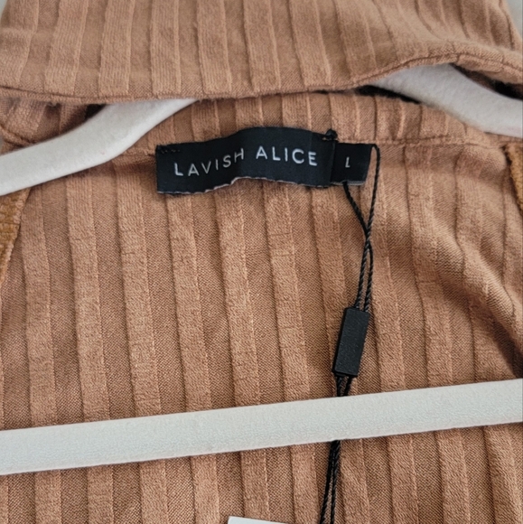 NWT Lavish Alice - Ribbed Camel Cut Out Shoulder - Women's Top Size Large - Picture 6 of 8